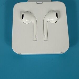 Apple White Earbuds in Slim Carrying Case